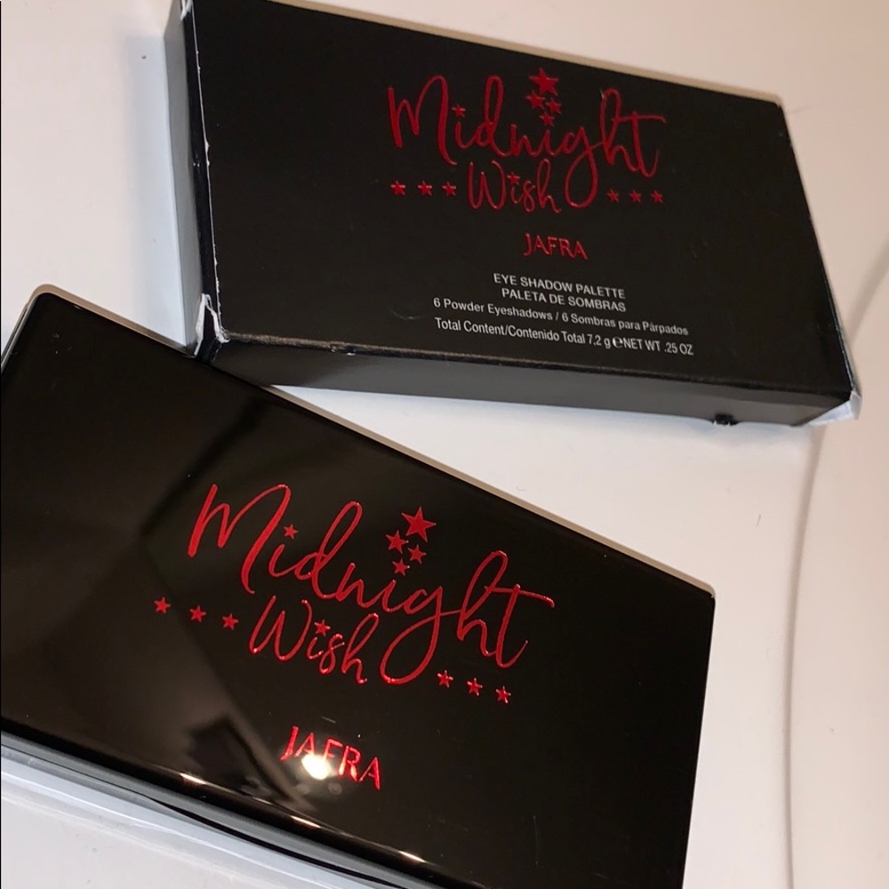Midnight Wish eyeshadow pallette from jafra